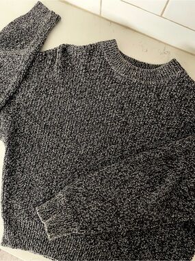 Uniqlo Black & White Crewneck Sweater
